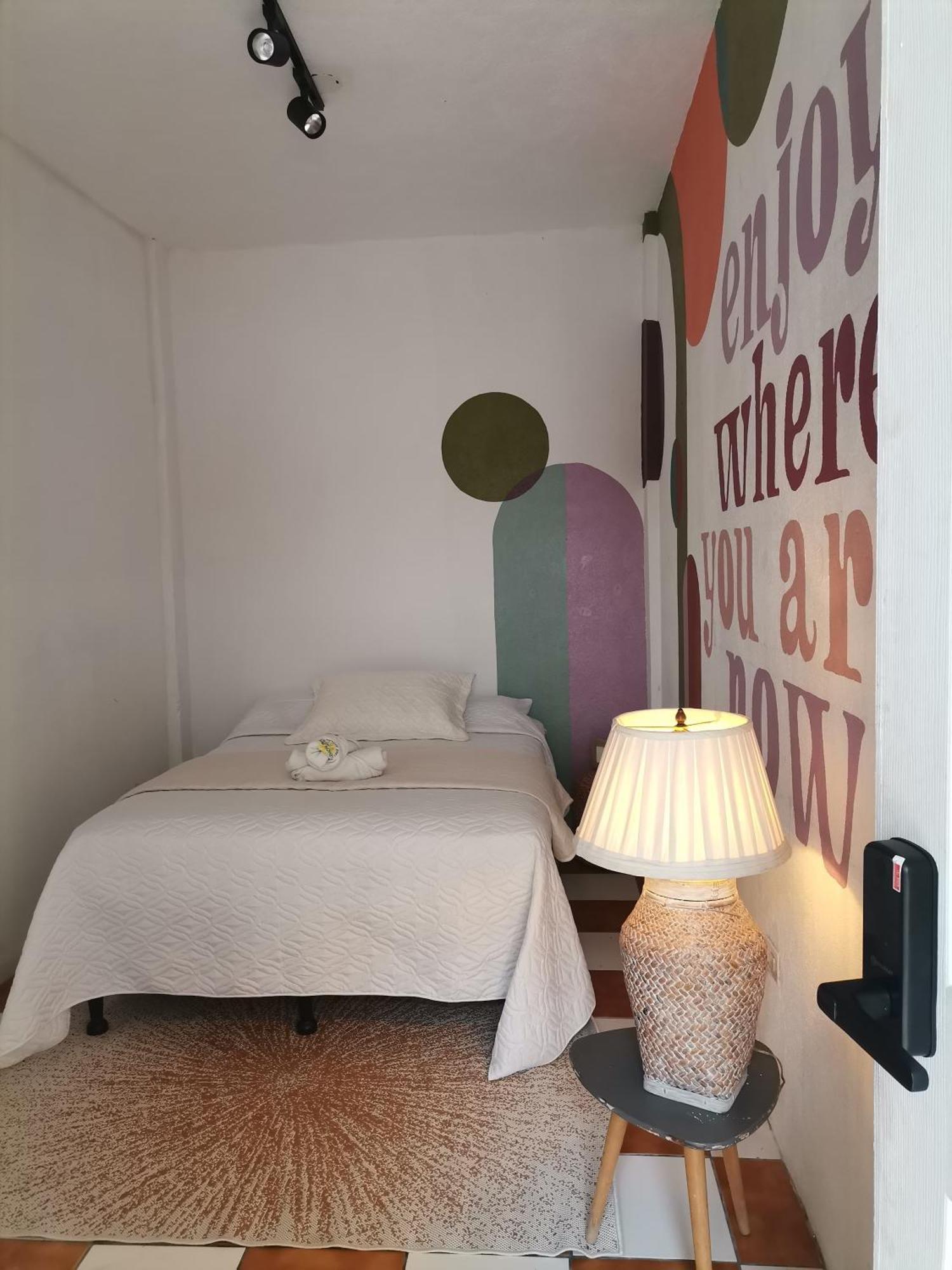 Хостел Lemon Tree Santa Cruz Санта-Крус-ла-Лагуна Экстерьер фото